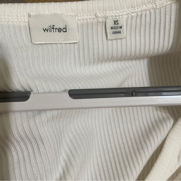 NWT Aritzia Wilfred long sleeve - Picture 5 of 6